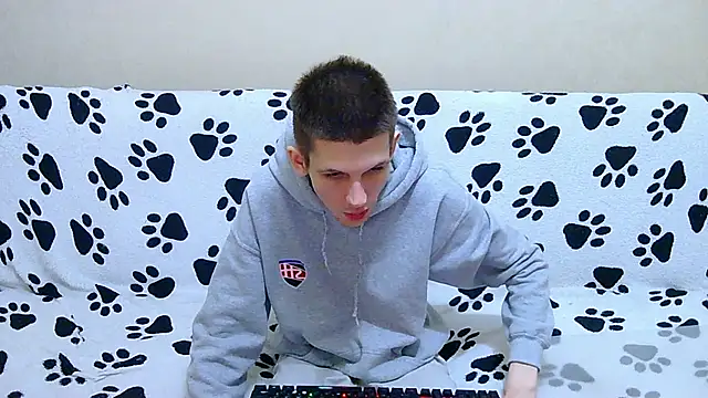 Lester Broo online show from May 1, 9:31 pm