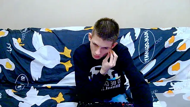 Snapshot of Lester_Broo chatting on January 14, 8:45 pm Lester Broo online show from January 14, 8:45 pm