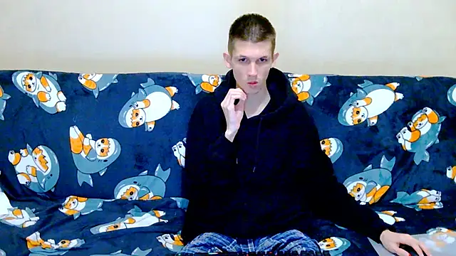 Snapshot of Lester_Broo chatting on October 18, 12:23 am Lester Broo online show from October 18, 12:23 am