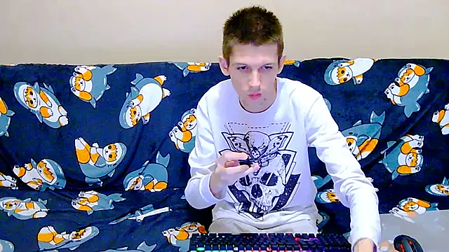 Snapshot of Lester_Broo chatting on December 15, 10:43 am Lester Broo online show from December 15, 10:43 am