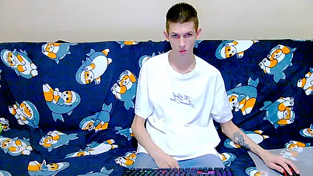 Snapshot of Lester_Broo chatting on November 26, 8:42 pm Lester Broo online show from November 26, 8:42 pm