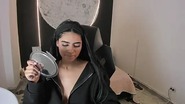 BellaaStorm online show from October 18, 8:33 pm