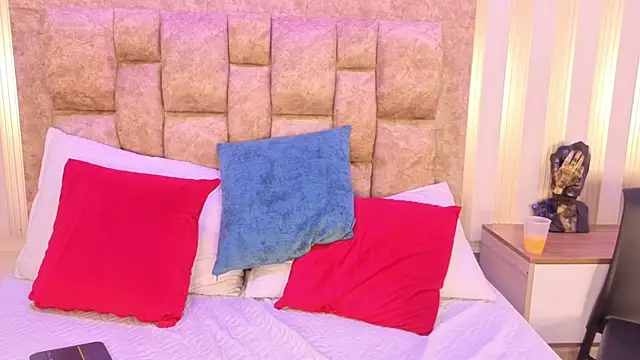 Snapshot of avis_lara chatting on November 27, 8:09 pm avis lara online show from November 27, 8:09 pm