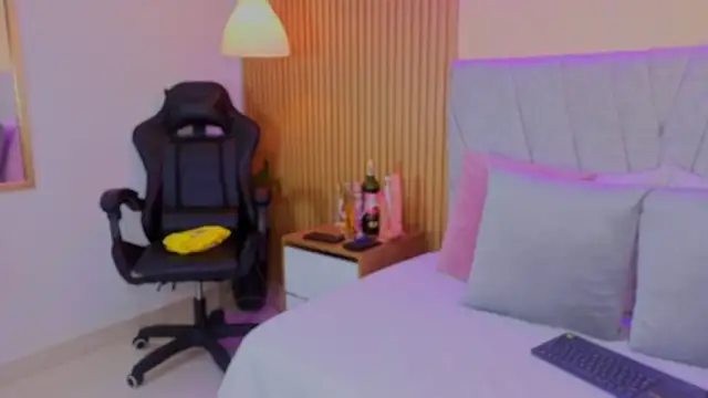 avis lara online show from February 25, 7:36 pm