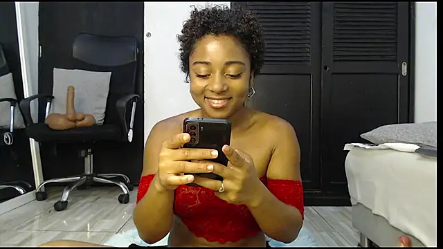 avis lara online show from April 30, 7:26 am