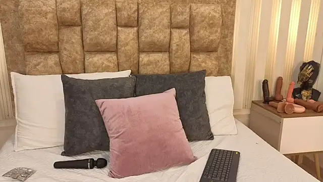 Snapshot of avis_lara chatting on December 3, 6:40 pm avis lara online show from December 3, 6:40 pm