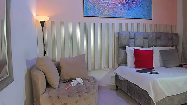 avis lara online show from February 7, 3:53 pm