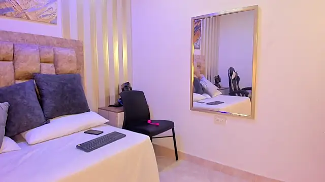 Snapshot of avis_lara chatting on September 24, 7:09 pm avis lara online show from September 24, 7:09 pm