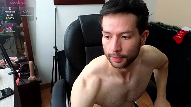 Snapshot of hairyncuteass chatting on November 19, 5:35 pm hairyncuteass online show from November 19, 5:35 pm