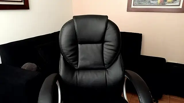 Snapshot of hairyncuteass chatting on November 30, 11:44 am hairyncuteass online show from November 30, 11:44 am