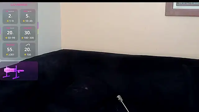 Snapshot of hairyncuteass chatting on October 24, 1:32 pm hairyncuteass online show from October 24, 1:32 pm