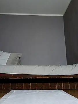 larzik94 online show from March 15, 9:33 pm