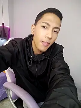 Snapshot of HarolddXL chatting on February 11, 1:22 pm HarolddXL online show from February 11, 1:22 pm