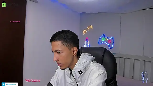 Snapshot of HarolddXL chatting on February 3, 1:27 pm HarolddXL online show from February 3, 1:27 pm