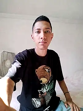 Snapshot of HarolddXL chatting on February 27, 8:19 pm HarolddXL online show from February 27, 8:19 pm