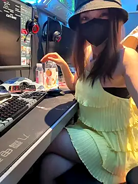 Snapshot of anan2025 chatting on November 19, 1:00 pm anan2025 online show from November 19, 1:00 pm