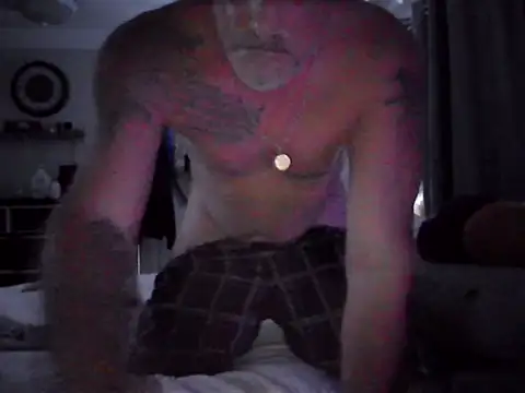 Snapshot of 1badfucka chatting on June 16, 8:47 am 1badfucka online show from June 16, 8:47 am