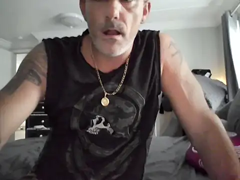 Snapshot of 1badfucka chatting on May 20, 11:35 pm 1badfucka online show from May 20, 11:35 pm