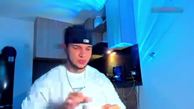 austinoficial online show from April 8, 1:18 am