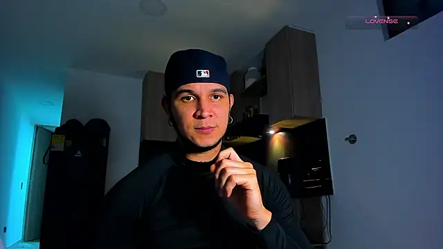 austinoficial online show from April 16, 11:51 pm