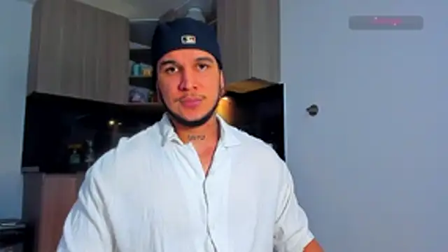 austinoficial online show from April 4, 9:21 pm