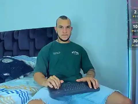 austinoficial online show from February 8, 8:39 pm