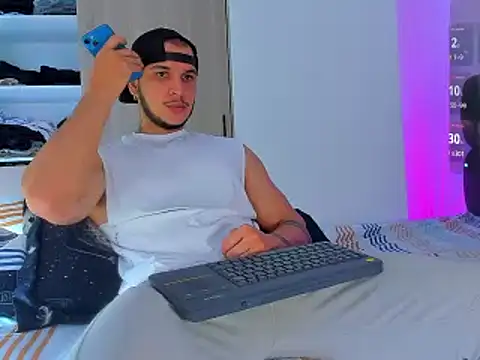 austinoficial online show from January 8, 8:15 pm