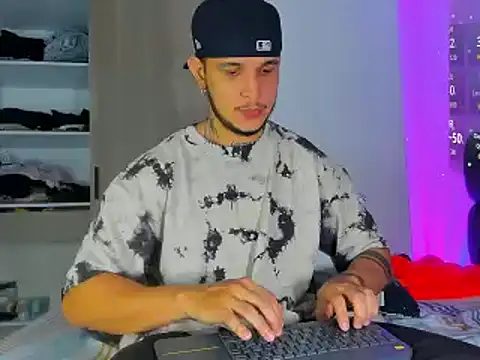 austinoficial online show from January 8, 2:06 am