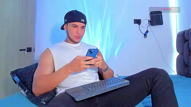 austinoficial online show from March 12, 9:08 pm