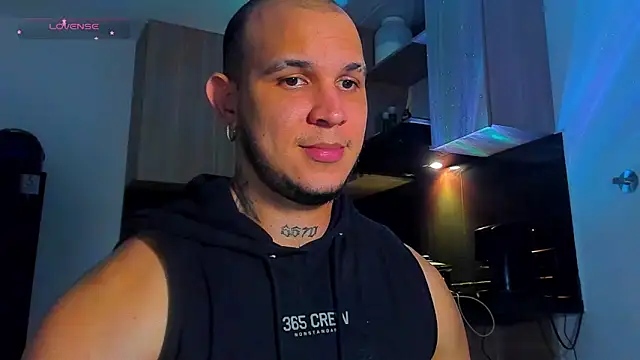 austinoficial online show from May 15, 2:42 am