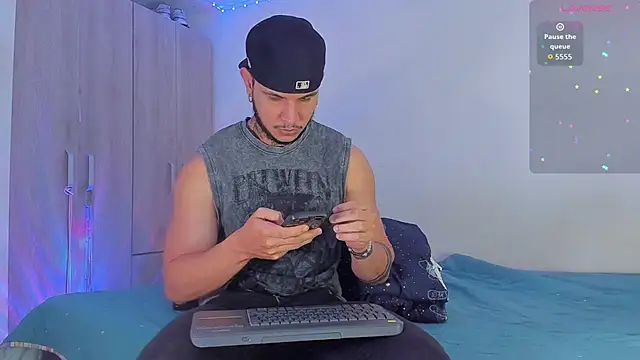 austinoficial online show from November 20, 7:47 pm