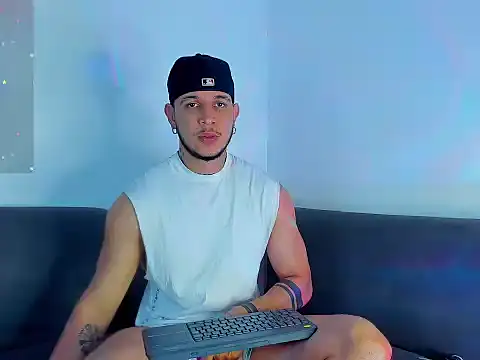 austinoficial online show from October 9, 11:49 pm