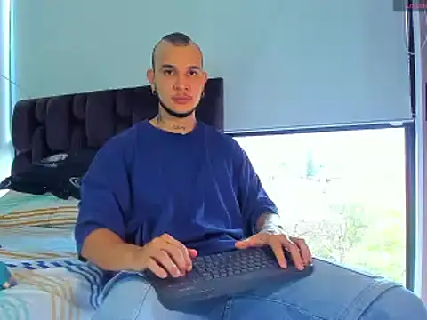 austinoficial online show from February 7, 9:01 pm