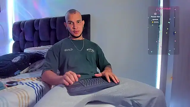 austinoficial online show from February 24, 9:15 pm