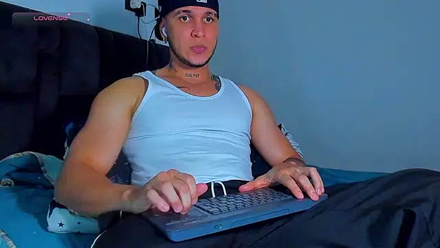 austinoficial online show from May 11, 12:45 am