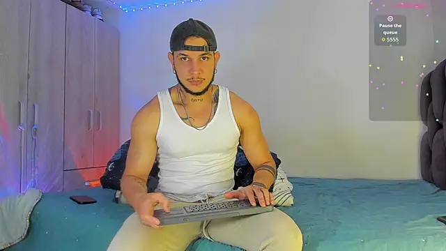 austinoficial online show from November 17, 8:57 pm