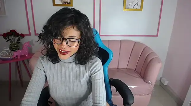 zoe ch  online show from March 17, 9:35 pm