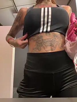 Snapshot of Black_sweet_Rose chatting on February 5, 6:04 pm Black sweet Rose online show from February 5, 6:04 pm