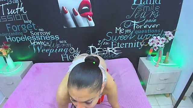 Snapshot of HornyRouse_ chatting on July 13, 2:55 am HornyRouse online show from July 13, 2:55 am