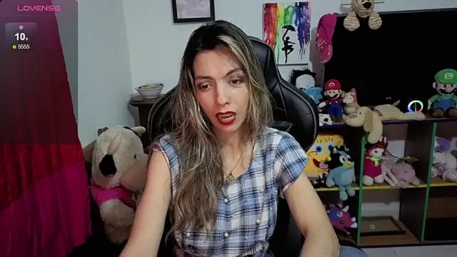 Snapshot of Princezzlove3 chatting on October 27, 12:33 am Princezzlove3 online show from October 27, 12:33 am