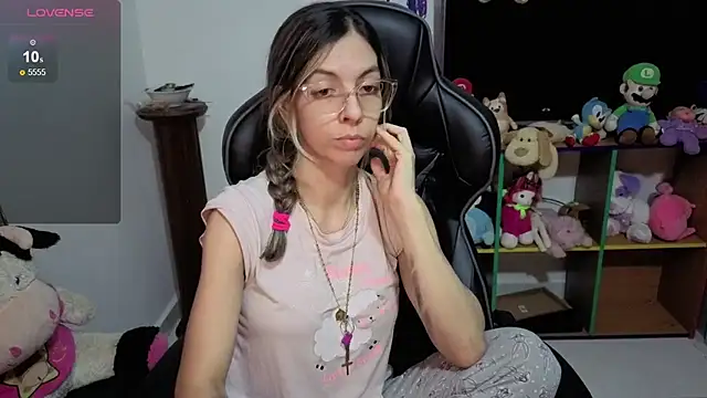 Snapshot of Princezzlove3 chatting on October 23, 12:20 am Princezzlove3 online show from October 23, 12:20 am