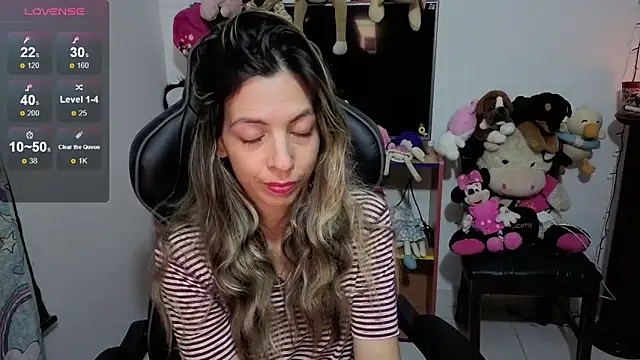 Snapshot of Princezzlove3 chatting on November 22, 11:47 pm Princezzlove3 online show from November 22, 11:47 pm