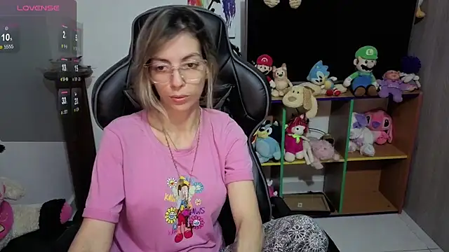 Snapshot of Princezzlove3 chatting on October 20, 11:27 pm Princezzlove3 online show from October 20, 11:27 pm