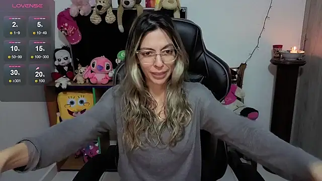 Snapshot of Princezzlove3 chatting on November 16, 2:27 am Princezzlove3 online show from November 16, 2:27 am