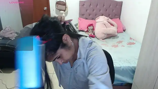 Snapshot of july-feria chatting on November 17, 10:14 pm july-feria online show from November 17, 10:14 pm