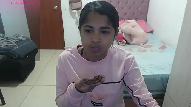 Snapshot of july-feria chatting on November 23, 10:20 pm july-feria online show from November 23, 10:20 pm