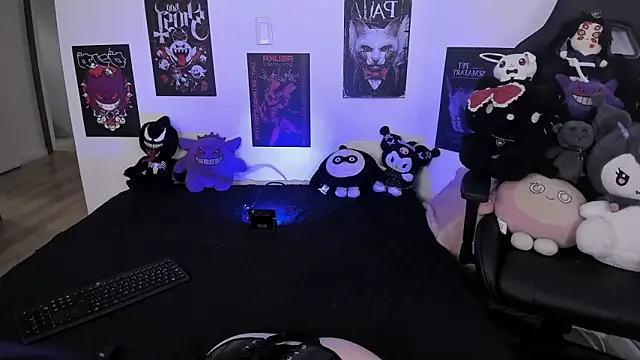 raven  white1 online show from March 27, 7:59 pm