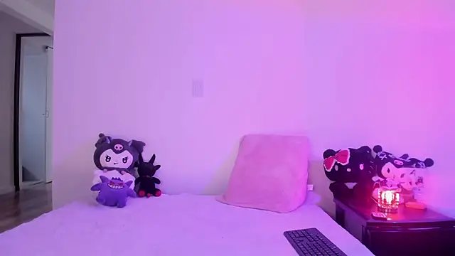 Snapshot of raven__white1 chatting on October 29, 7:02 pm raven white1 online show from October 29, 7:02 pm