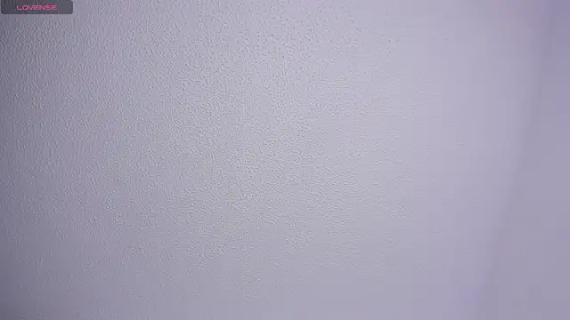 raven  white1 online show from February 18, 1:43 am