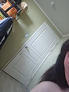 Snapshot of sklkeee0531 chatting on February 24, 8:06 am sklkeee0531 online show from February 24, 8:06 am